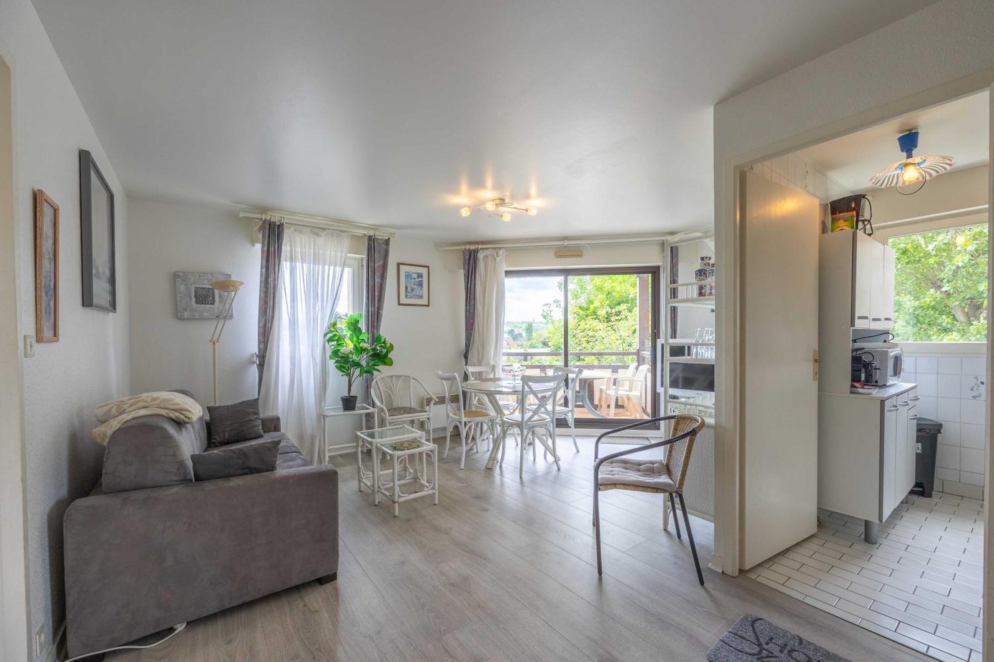 Apartment With Parking And Balcony Near The Beach ドーヴィル エクステリア 写真