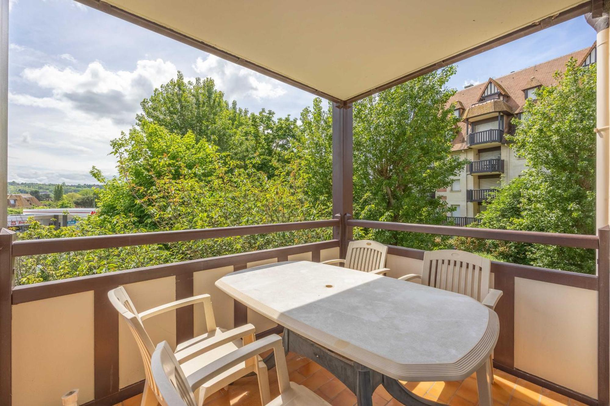 Apartment With Parking And Balcony Near The Beach ドーヴィル エクステリア 写真